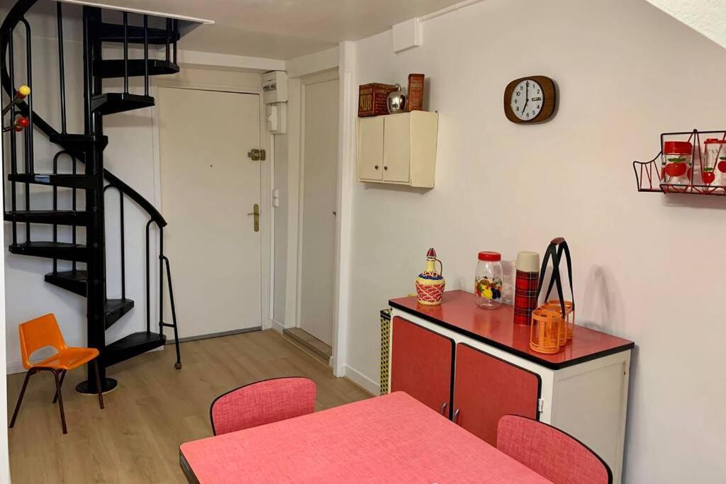 Appartement Vintage Avec Vue Sur Le Chateau بيرّفوندس المظهر الخارجي الصورة